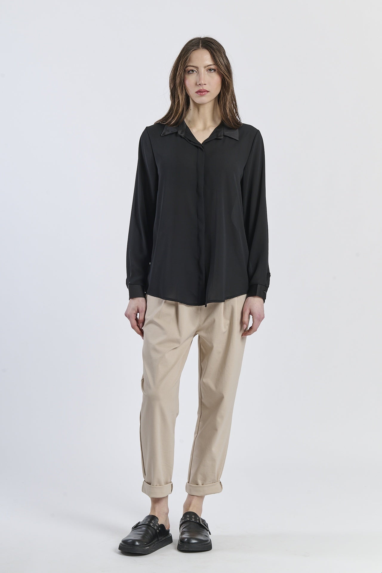 Camicia nera lucida, idea per serate notturne