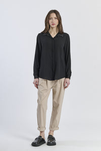 Camicia nera lucida, idea per serate notturne