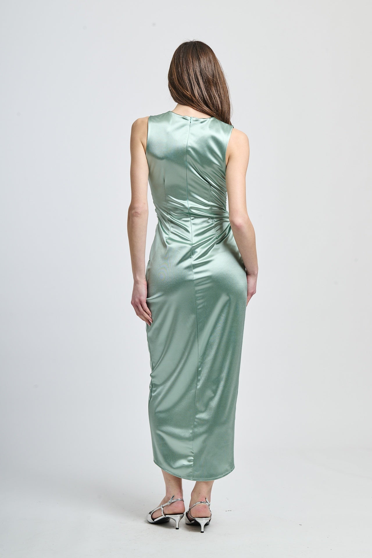 Abito formale salvia in raso, ideale per occasioni eleganti