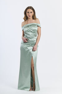 Abito da cerimonia salvia in raso, perfetto per eventi all’aperto e estivi