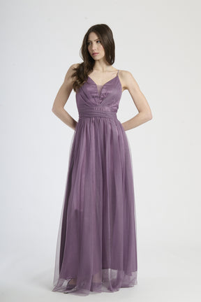Abito lungo viola in tulle romantico, spalline sottili e scollo a V