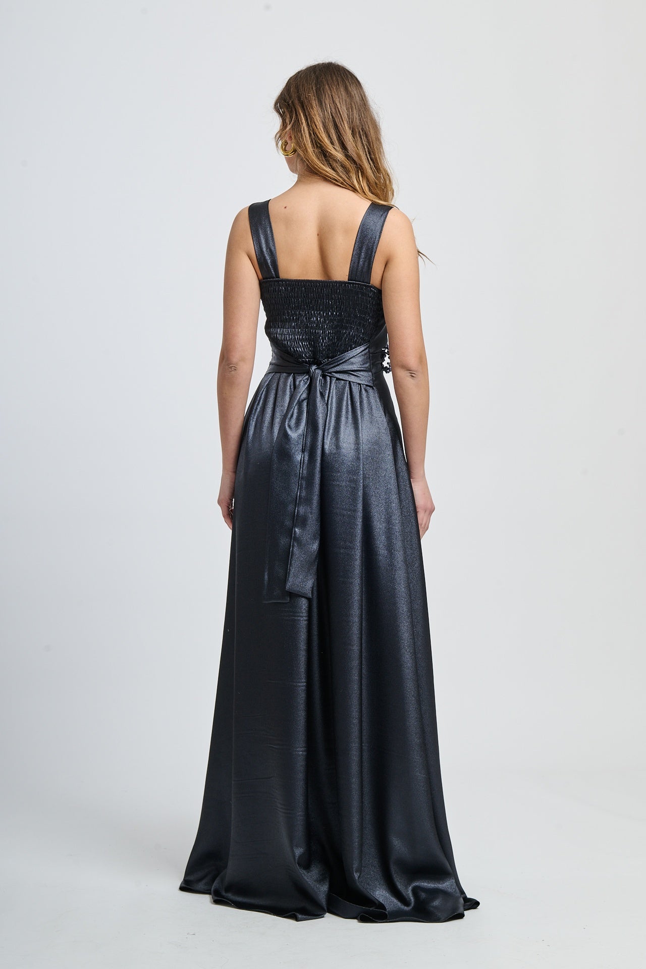 Abito elegante navy con drappaggi sul busto e gonna fluida