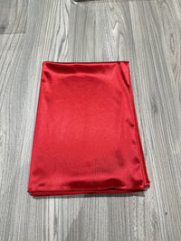 Titolo: Sciarpa "Lunara" – Eleganza satinata in tinta unita (solo lo scialle, non incluso l'abito)