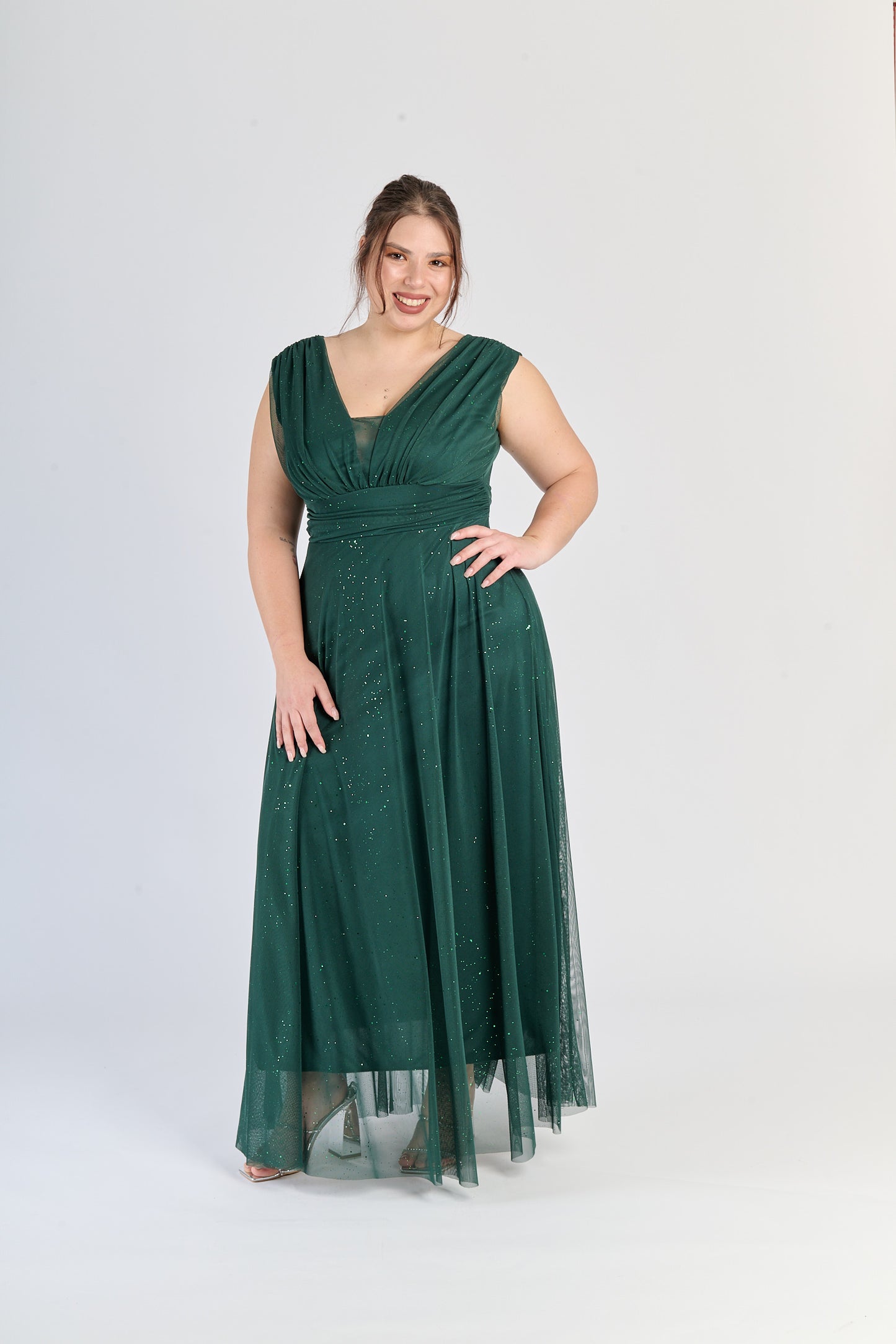 Abito verde.S elegante, maniche senza spalline e gonna midi, per serate estive.