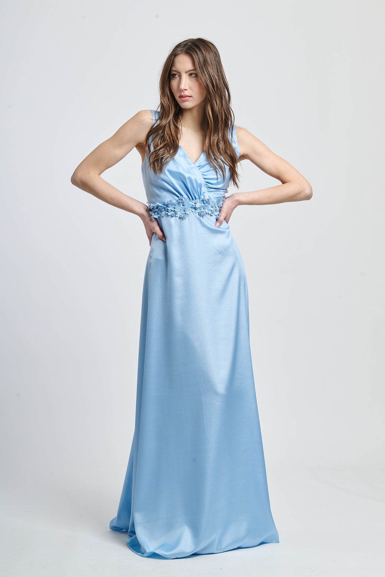 Abito da cerimonia azzurro, perfetto per eventi formali e serate speciali