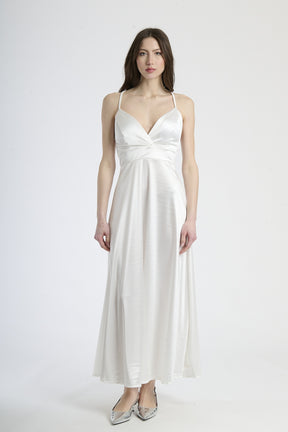 Abito elegante bianco, ideale per un look limpido e prestigioso.