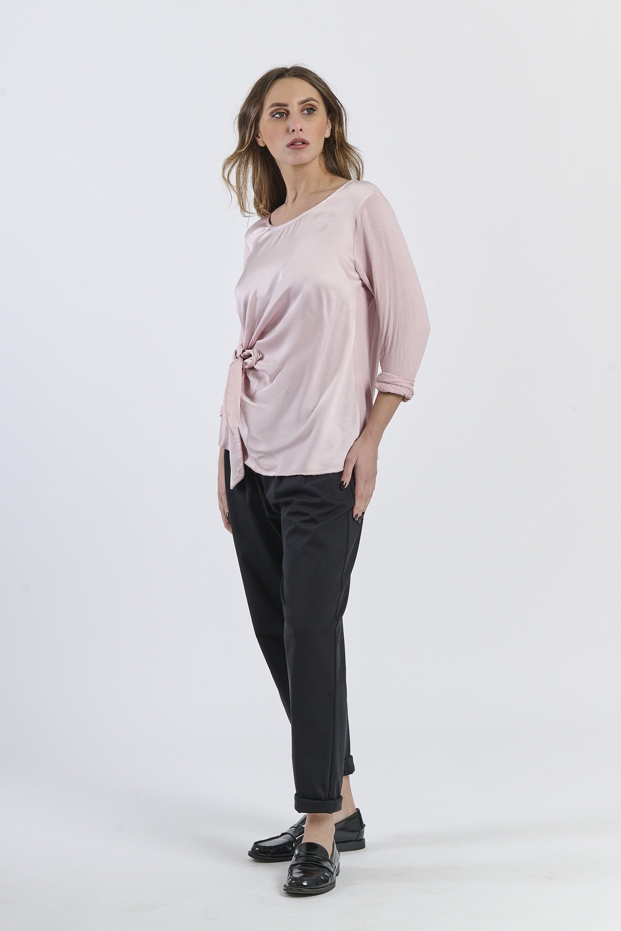 Blusa rosa antico in tessuto soffice, sensibilità e comfort