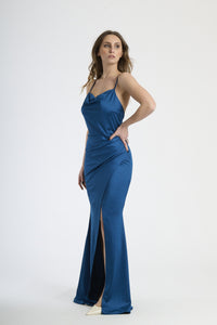 Abito da cerimonia ottanio, ideale per un look alternativo ed estivo.