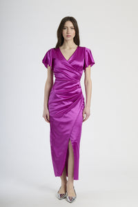 Outfit con abito ciliegio lungo, perfetto per un look dal sapore fiabesco e rinfrescante.