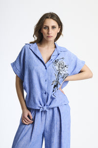 Completo estivo bluette, design comfort con camicia tie - front e pantaloni slouchy