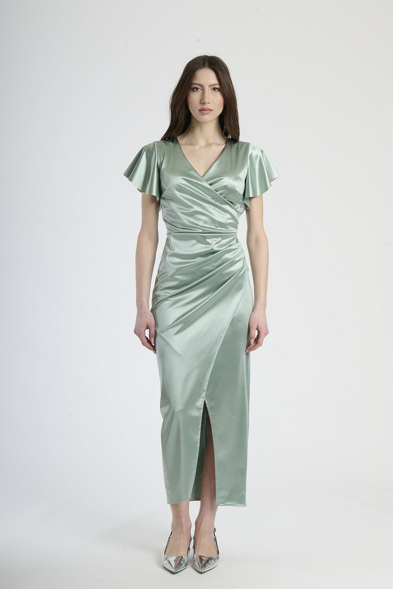 Outfit con abito salvia lungo, ideale per un look dal sapore bohemien e rigenerante.