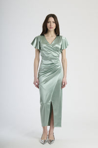 Outfit con abito salvia lungo, ideale per un look dal sapore bohemien e rigenerante.