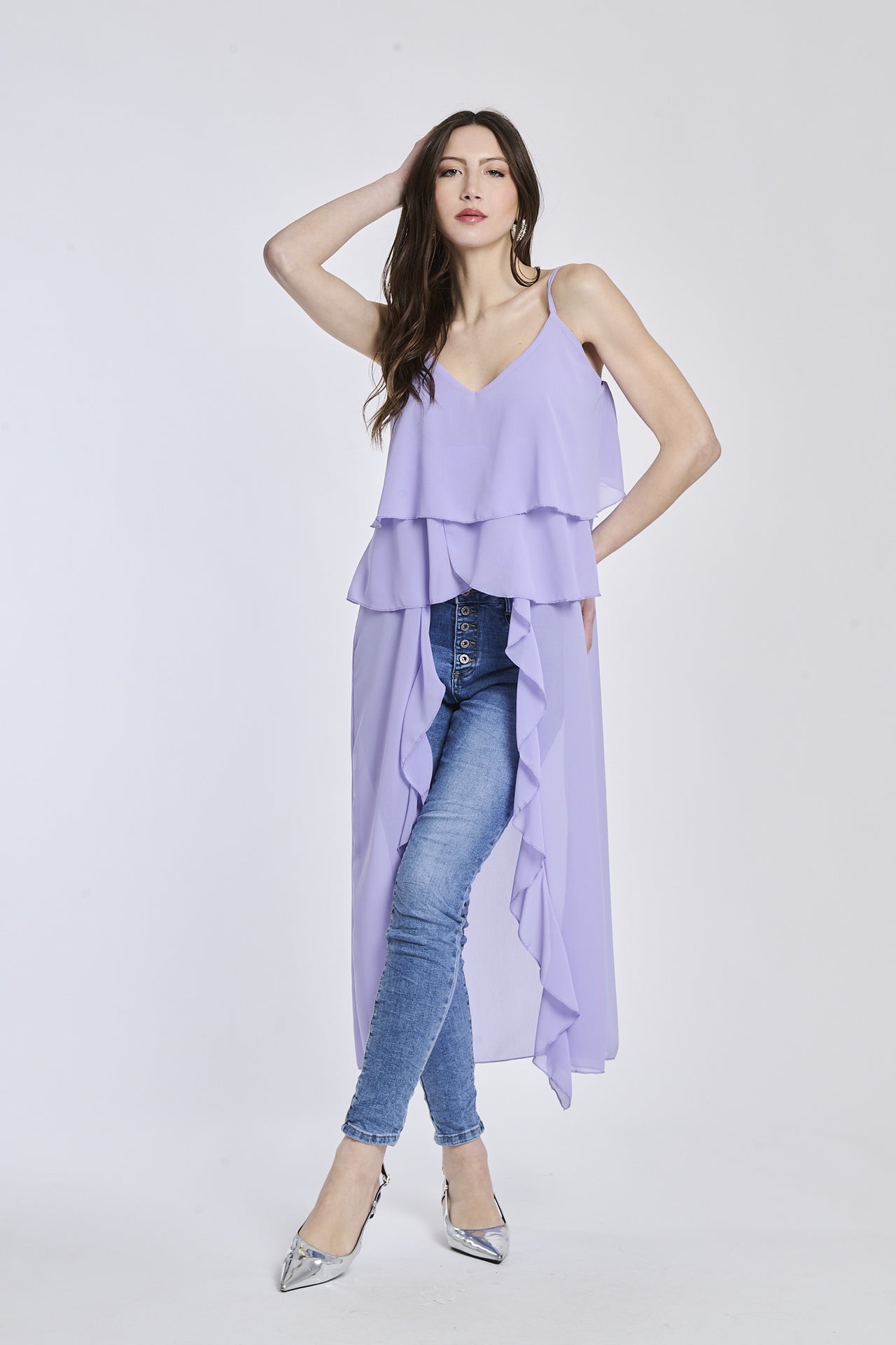 Un top in lilla, con un design femminile e sofisticato, perfetto per un look romantico e elegante.