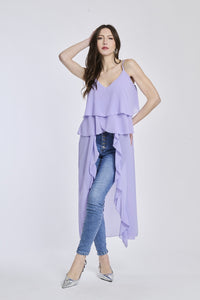 Un top in lilla, con un design femminile e sofisticato, perfetto per un look romantico e elegante.