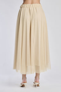 Gonna midi beige in tulle trasparente, perfetta per occasioni stilose.