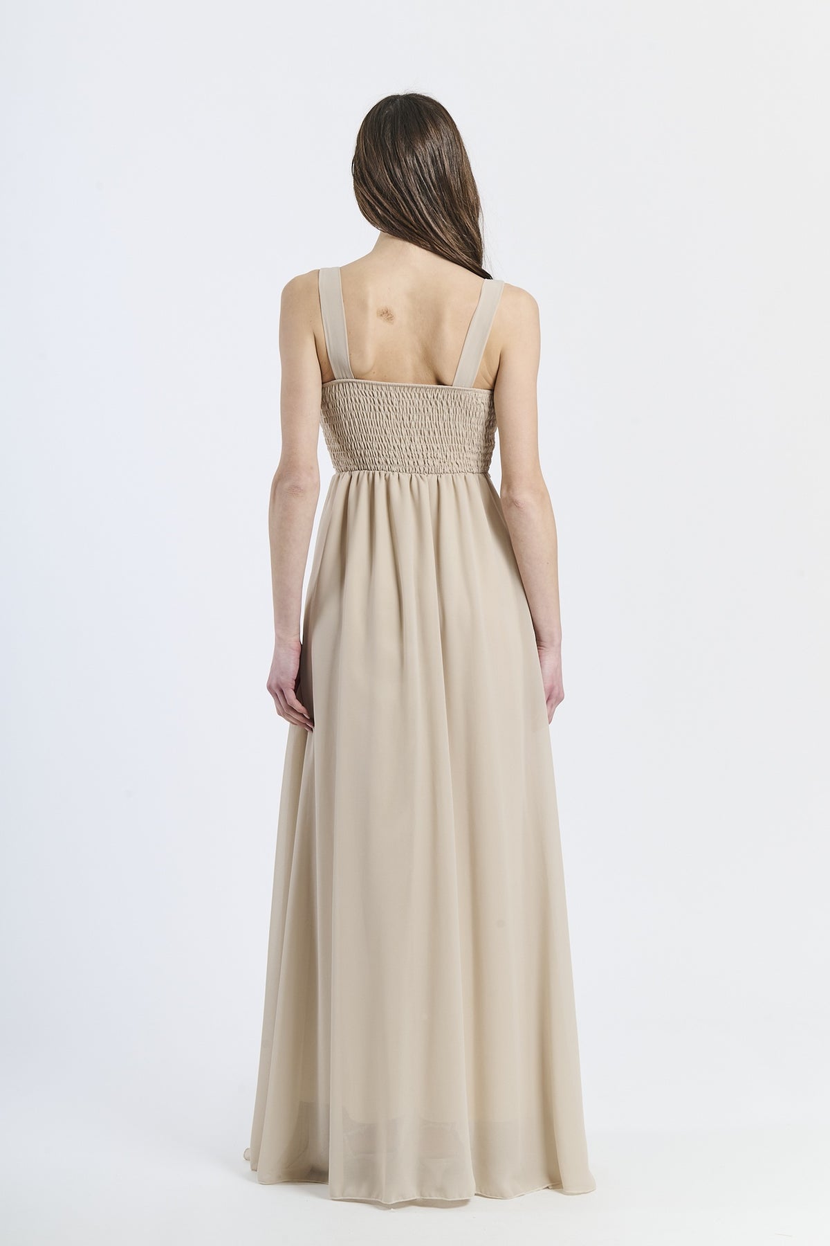 Abito elegante beige, design classico con falda ampia e tessuto leggero