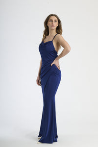 Abito da cerimonia navy, ideale per un look eterno ed estivo.