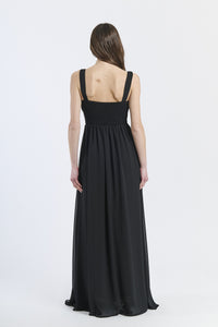 Abito elegante nero, design intenso con falda ampia e tessuto trasparente