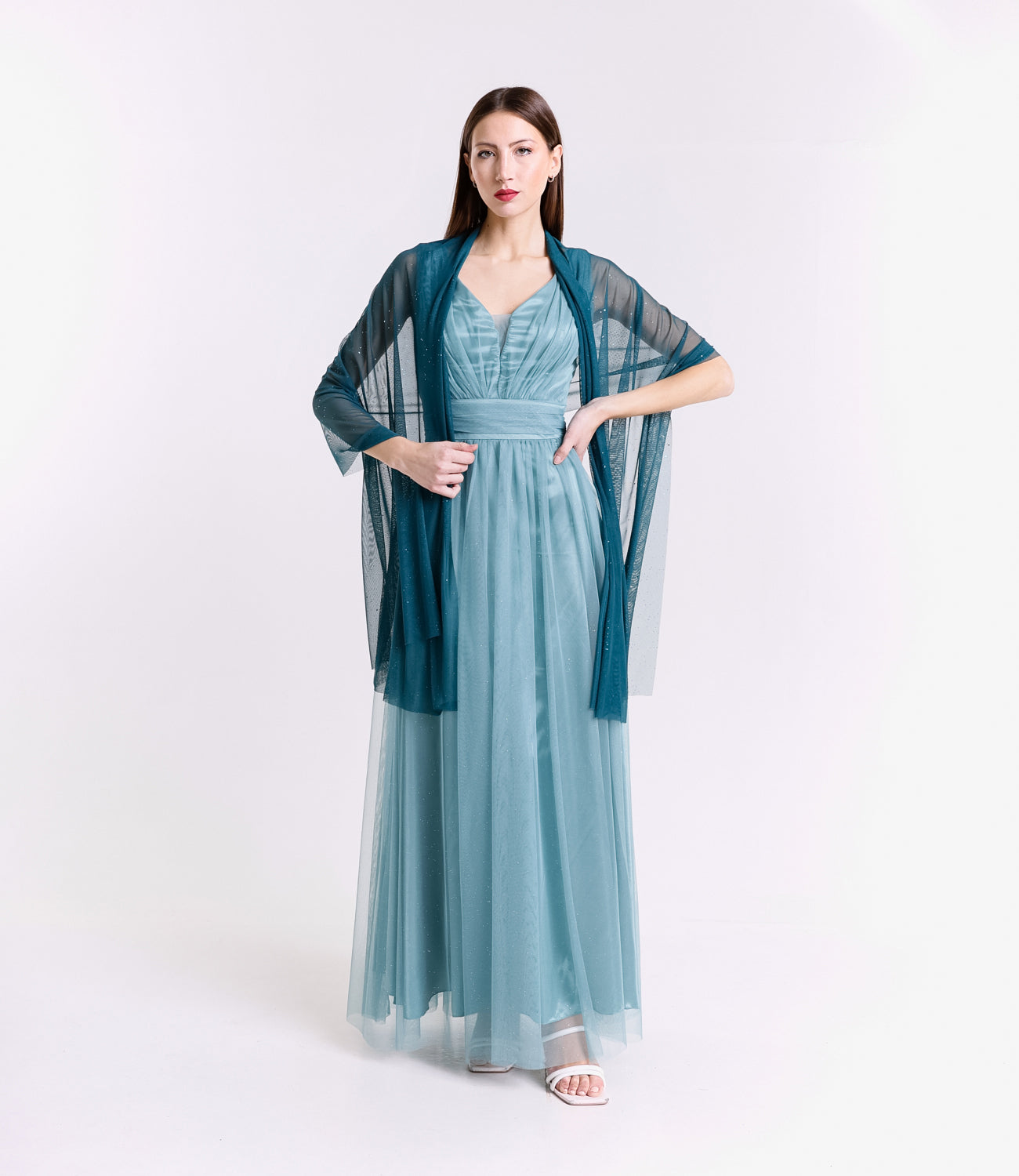 Abito da cerimonia salvia in tulle, colore affascinante e rassicurante