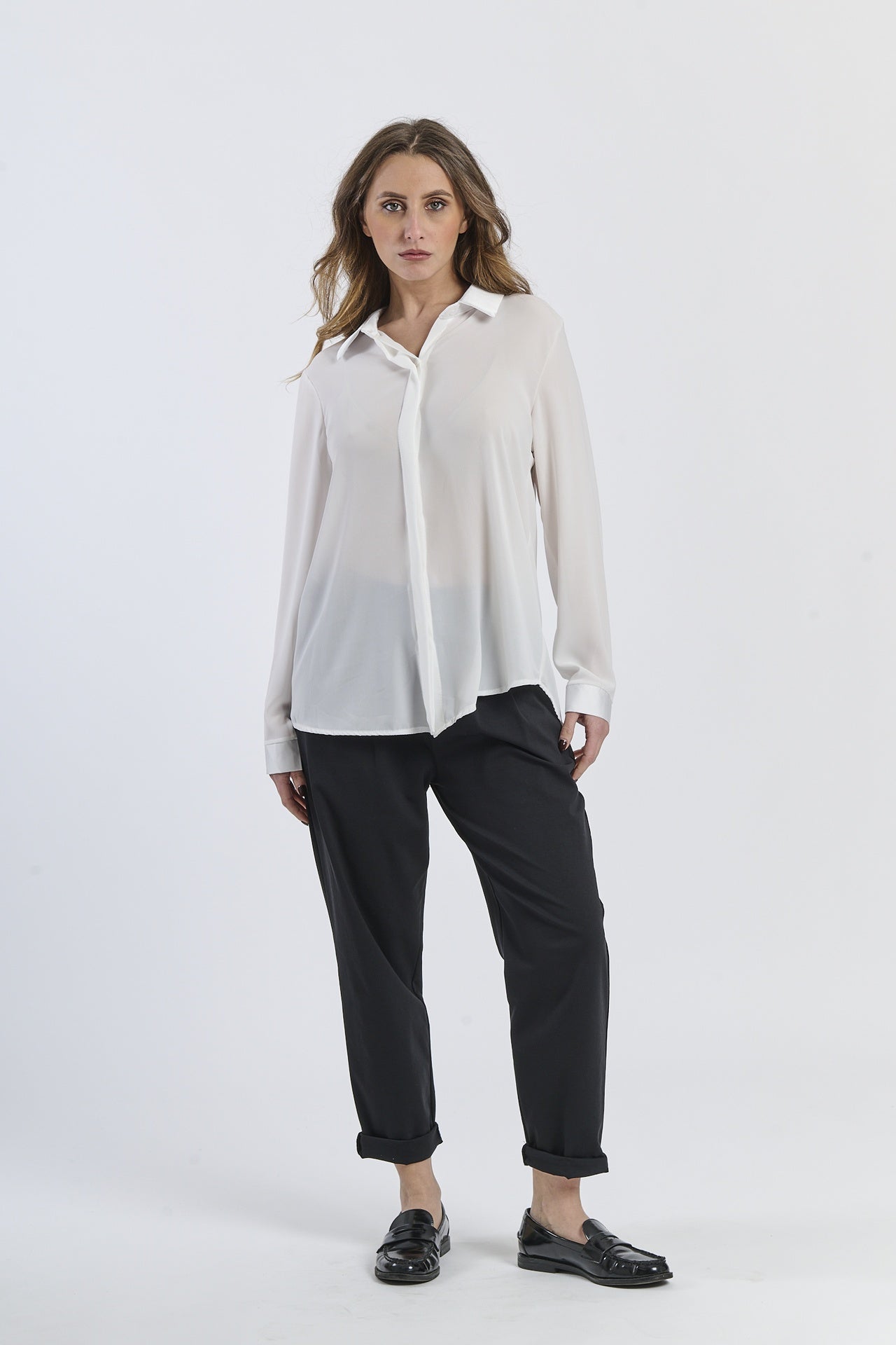 Camicia bianca oversize con colletto, fresca e rinfrescante