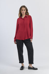Camicia bordeaux oversize con colletto, rica e intensa