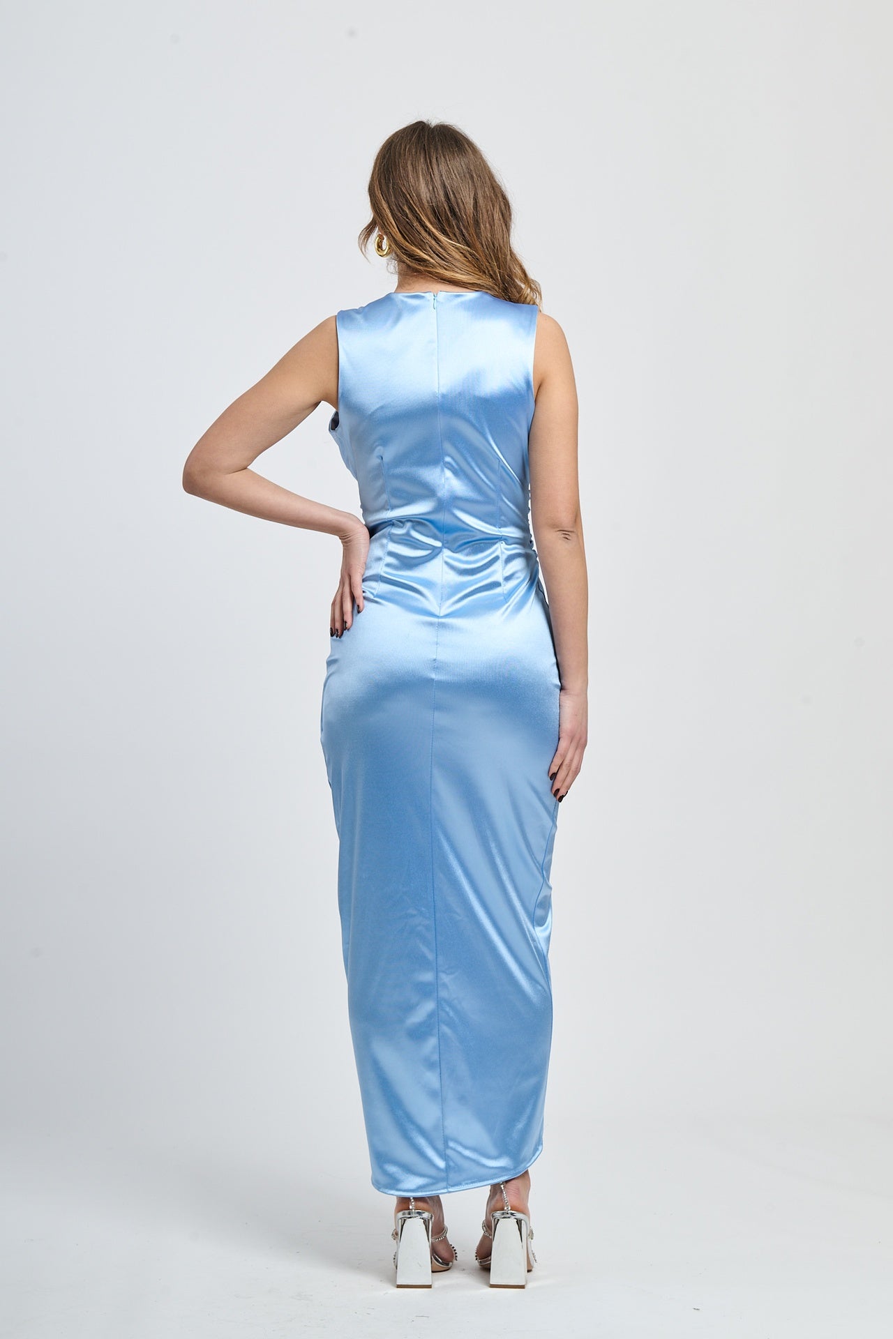 Abito formale azzurro in raso, perfetto per eventi esclusivi