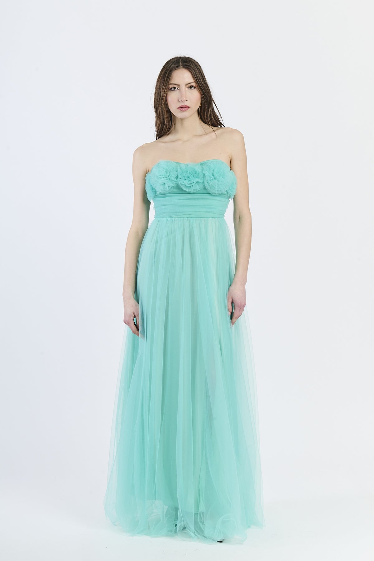Abito formale Tiffany con tulle lustrato, scollo a barca e silhouette leggera, adatto per serate all’aperto e trendy