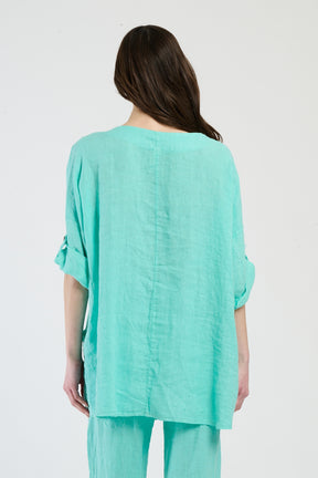 Ensemble Tiffany, top a maniche corte e pantaloni larghi, eleganza pastello per l’estate.