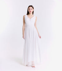 Abito da sposa bianco in tulle, puro e romantico per il grande giorno