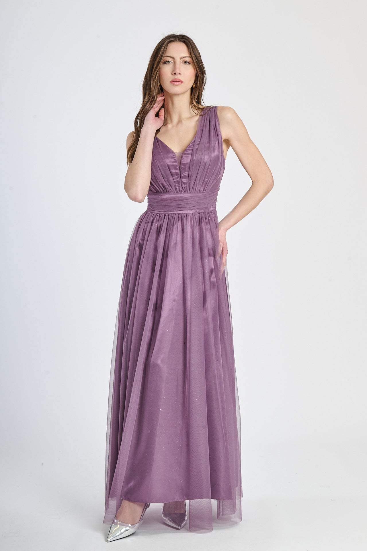 Abito da festa viola in tulle, romantico e dal colore vivace