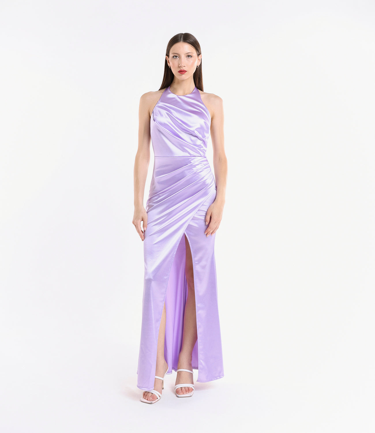 Abito elegante lilla in raso, scollo a collo alto e falda con fessura
