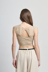 Canotta in pizzo beige, taglio cropped e design senza spalline