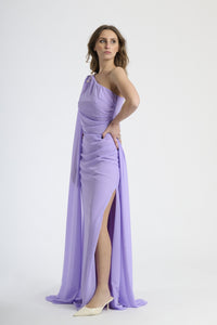 Abito elegante lilla, drappato, spalla unica, ideale per cerimonie o feste.