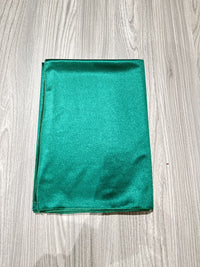 Titolo: Sciarpa "Lunara" – Eleganza satinata in tinta unita (solo lo scialle, non incluso l'abito)