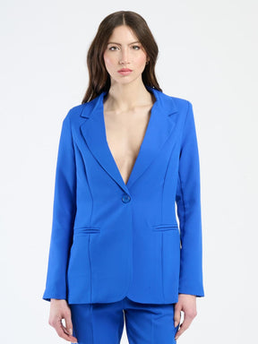Combinazione bluette: blazer elegante e pantaloni, un classico per l’abbigliamento business.