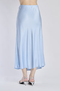 Gonna azzurra fluida di raso, modello classico con gonna dritta