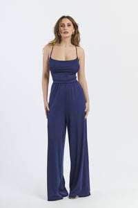 Tuta intera navy, spalline sottili, taglio ampio, stile classico ed elegante