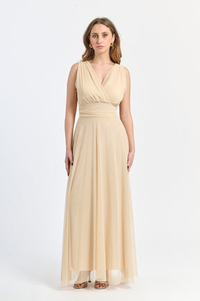 Abito da cerimonia beige in pizzo concharme sobrio e raffinato