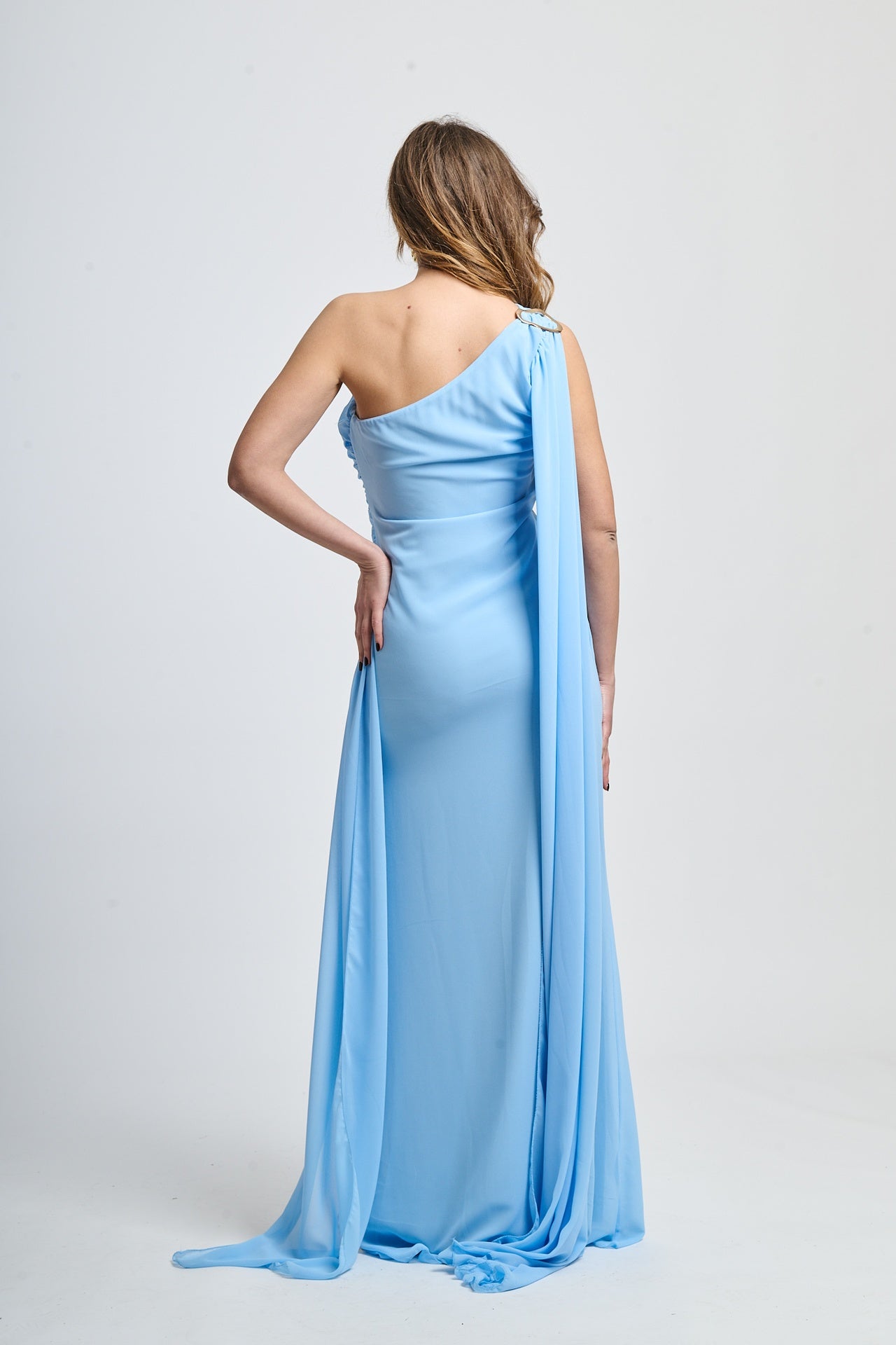  Abito elegante azzurro, drappato, spalla unica, ideale per cerimonie o feste.