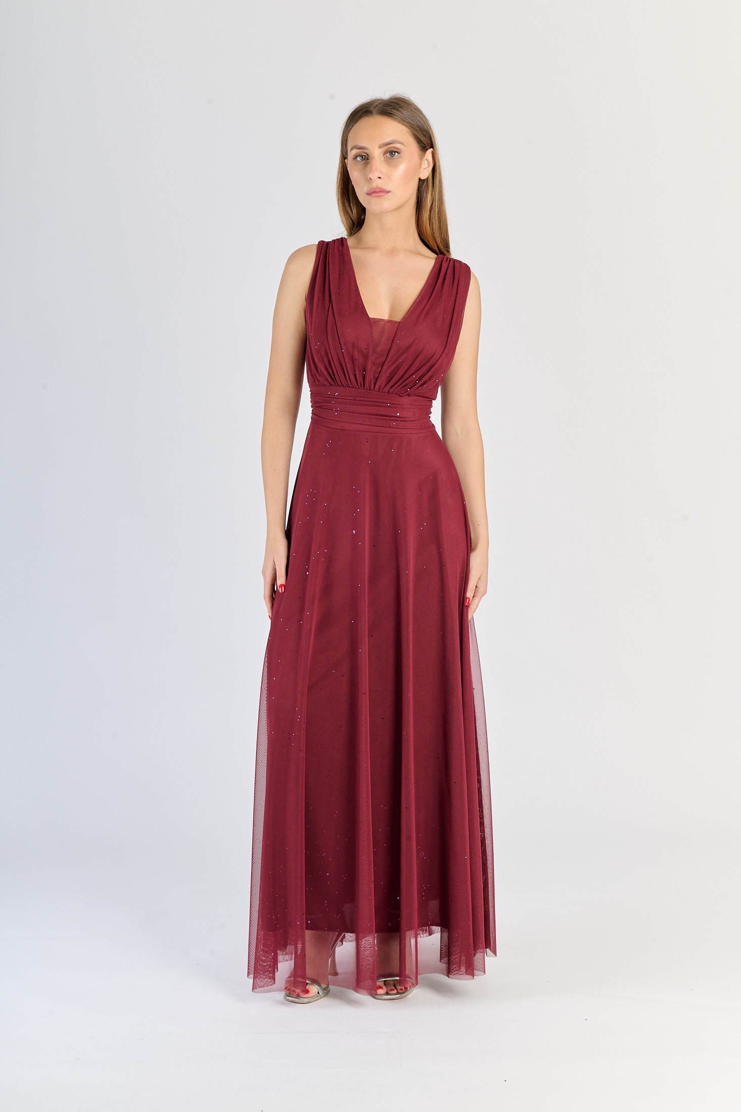 Vestito vino a V - neck, tessuto liscio, ideale per abbinamenti con metallici.