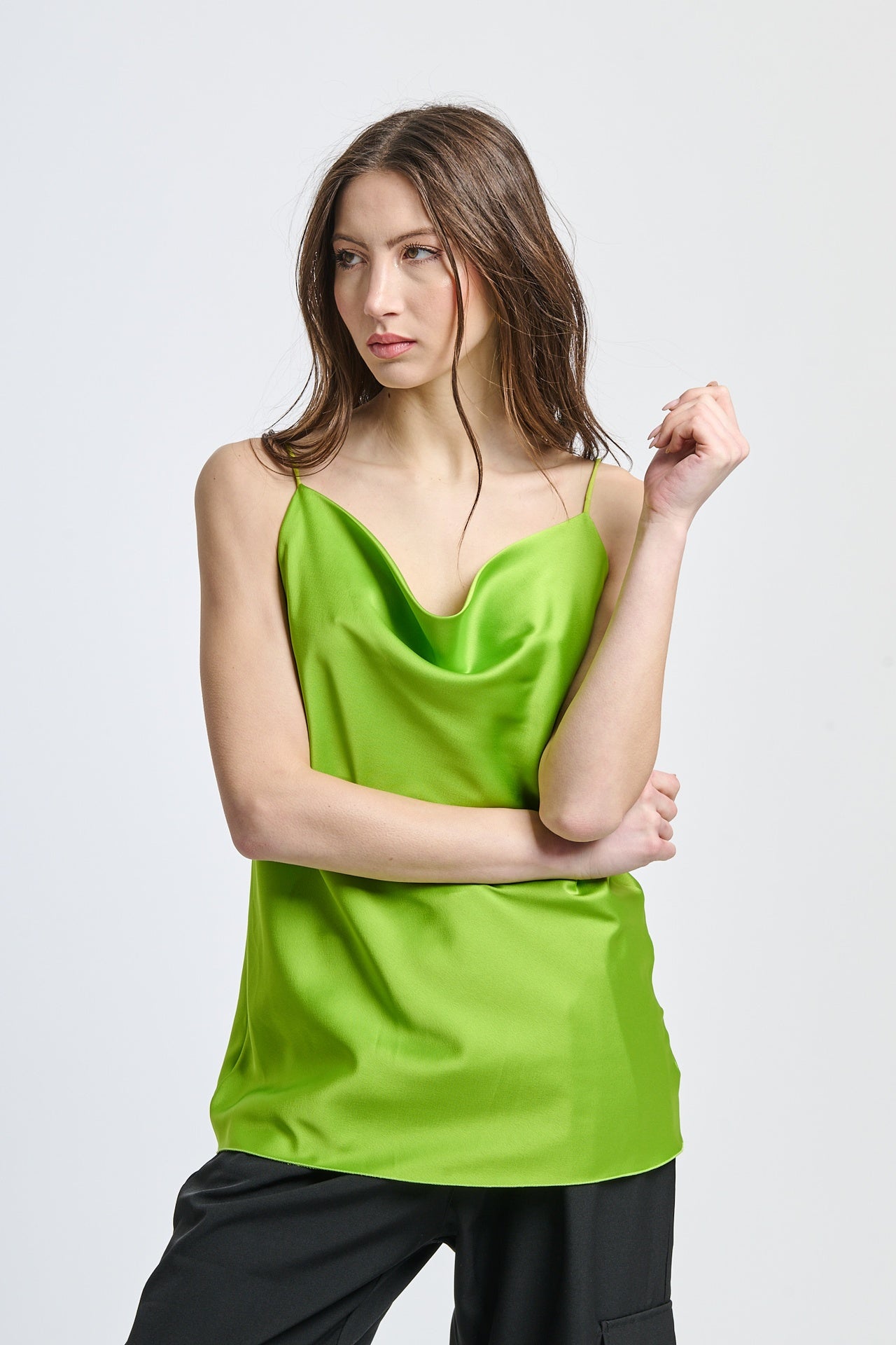 Top verde mela a spalline sottili dal colore rinfrescante