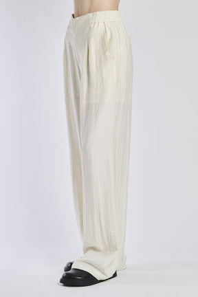 Pantaloni larghi bianchi in tessuto fluido, vita alta con coulisse, gamba ampi