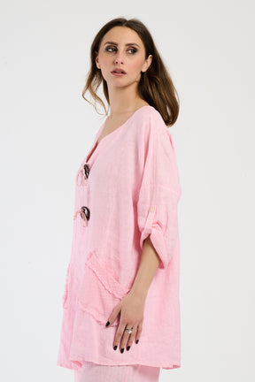 Combinazione rosa da giorno, top soffice con tasche frontali, ideale per un look femminile.