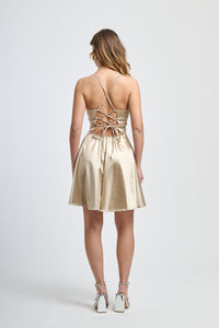 Vestito beige corto, colletto a cuore, ideale per eventi