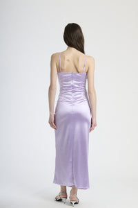 Abito elegante lilla, taglio dritto con drappeggio e scollatura a fascia