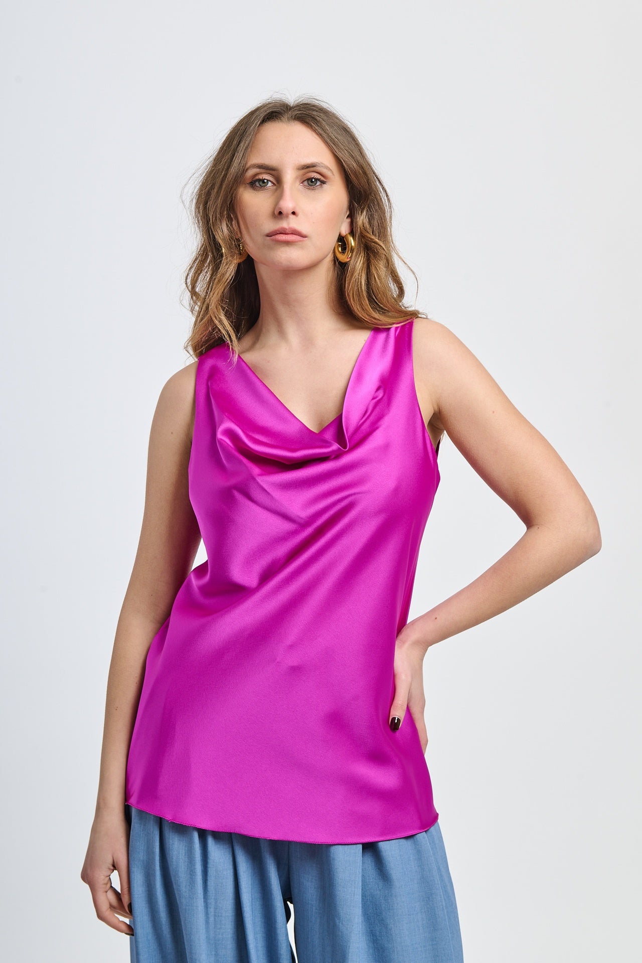 Canotta ciliegio femminile per uno stile dolce