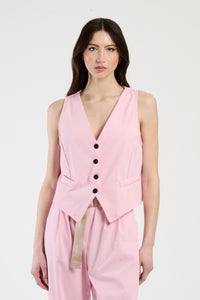 Donna con completo rosa