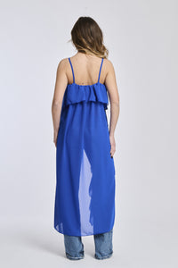 Top in bluette con un tessuto elastico e confortevole, che si adatta bene al corpo e offre un senso di libertà di movimento.