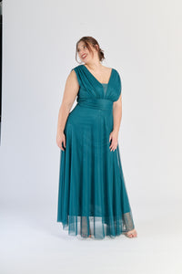 Vestito ottanio fluviale, colletto a V e fascia in vita, originalità pura.