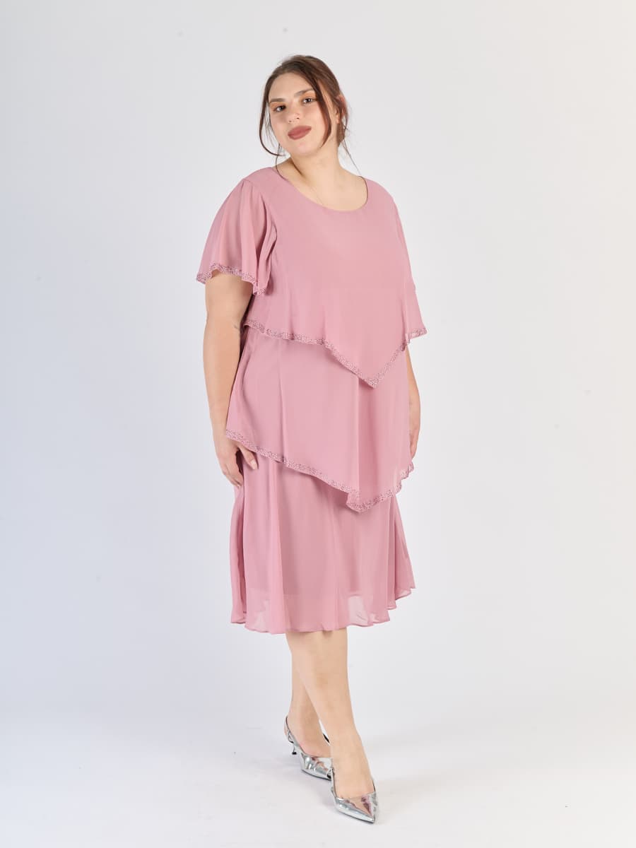 Vestito rosa antico da sera, silhouette avvolgente con strati e maniche svettanti